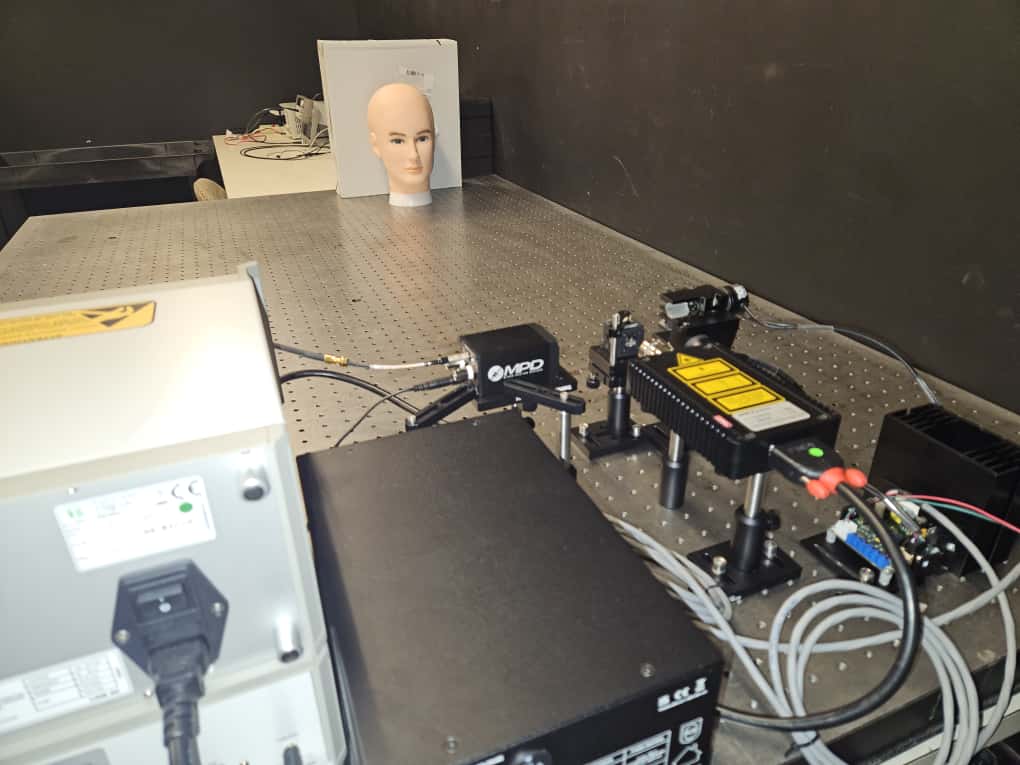 Single-photon LiDAR laboratory bench with laser, detector, and optical components